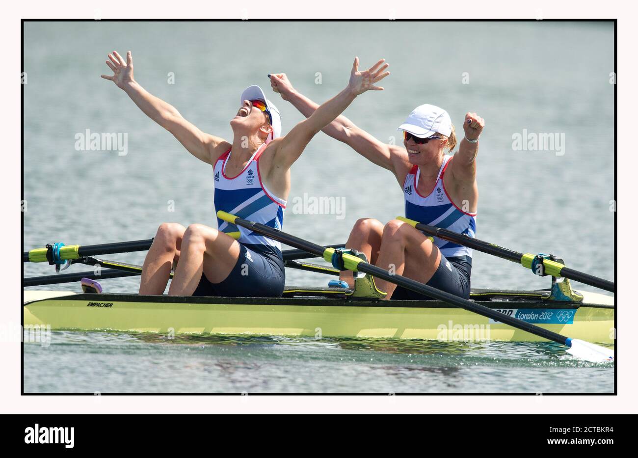 KATHERINE GRAINGER AND ANNA WATKINS CELEBRATE WINNING THE GOLD MEDAL IN THE WOMEN'S DOUBLE SCULLS LONDON OLYMPICS 2012  PICTURE : © MARK PAIN / ALAMY Stock Photo