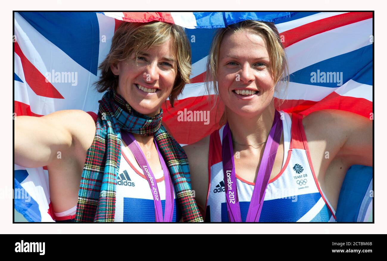 KATHERINE GRAINGER AND ANNA WATKINS CELEBRATE WINNING THE GOLD MEDAL IN THE WOMEN'S DOUBLE SCULLS LONDON OLYMPICS 2012  PICTURE : © MARK PAIN / ALAMY Stock Photo