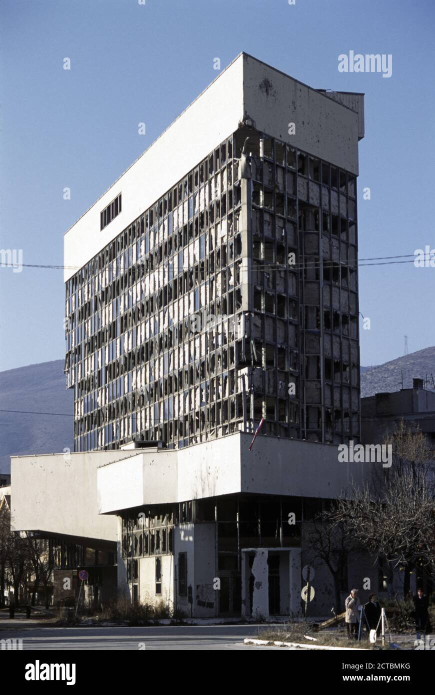 10th December 1995 During the war in Bosnia: the battle-scarred Staklena Banka building, formerly the Ljubljaska Banka, in Mostar. Stock Photo