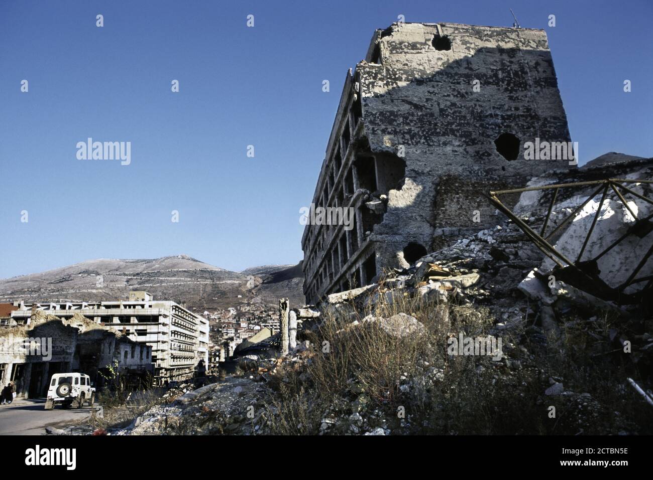 10th December 1995 During the war in Bosnia: destroyed buildings at the junction of Mostarskog bataljona and Bulevar in Mostar. Stock Photo