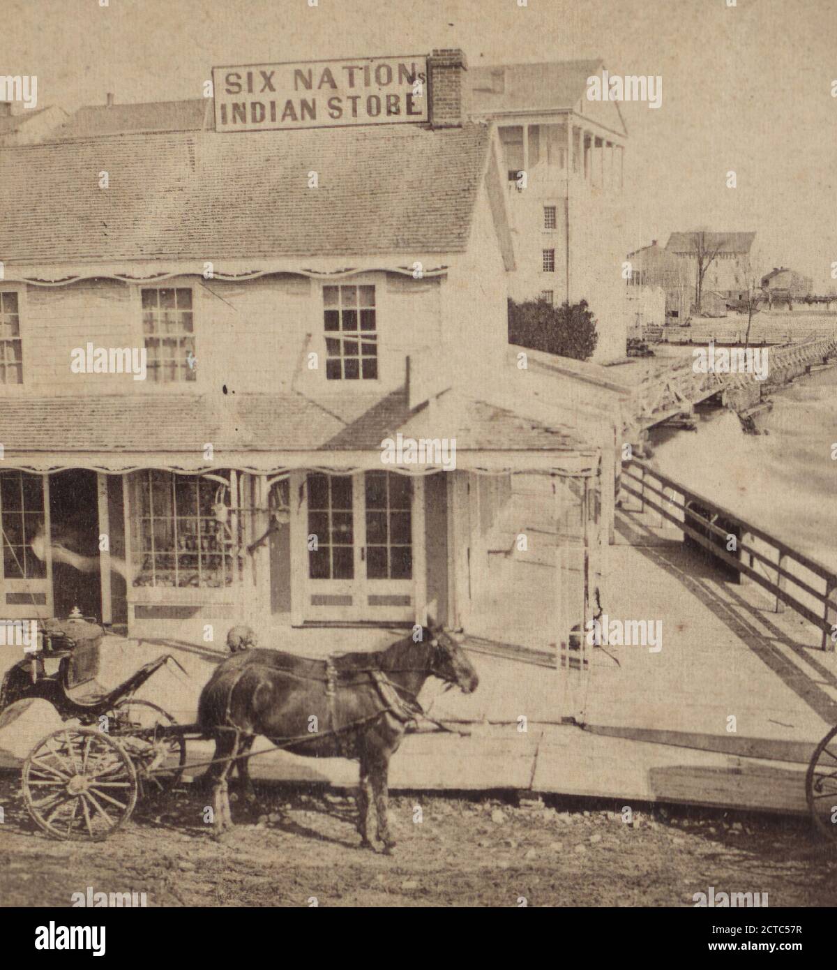 Horse and carriage outside Six Nation Indian Store., New York (State), Niagara Falls (N.Y. and Ont Stock Photo