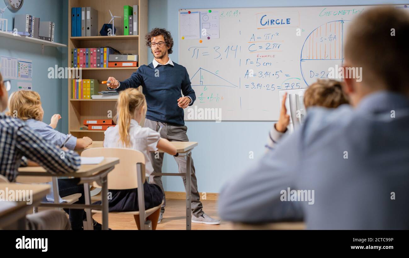 The teacher explains the lesson. Учитель объясняет математику. Педагог и подросток. The teacher explains the lesson. The teacher explains the lesson.