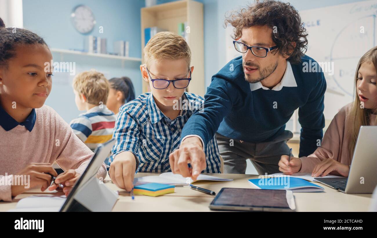 Children using computer school hi-res stock photography and images - Alamy