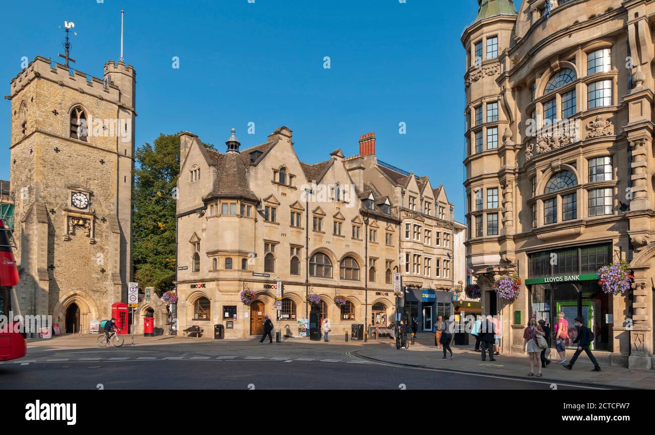 OXFORD CITY ENGLAND THE CARFAX TOWER AND CORNMARKET STREET Stock Photo