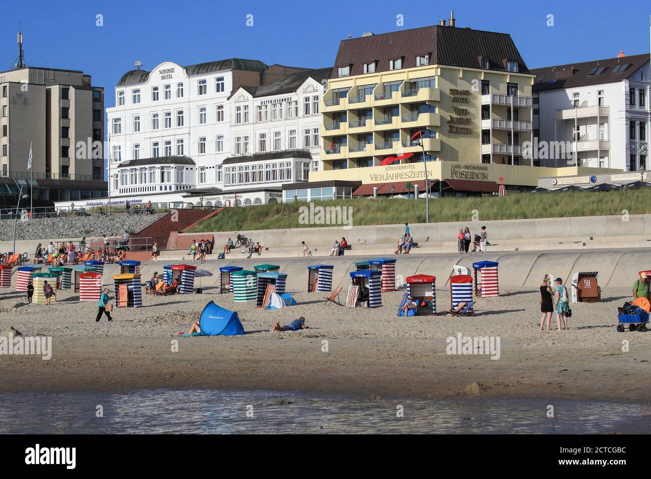 View of the beach and promenade of Borkum Island, Frisia, Lower Saxony, Germany, Europe. Stock Photo