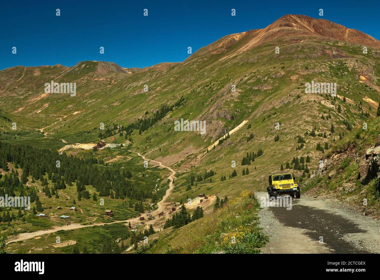 Jeep on Alpine Loop above Animas Forks ghost town, San Juan Mountains, Colorado, USA Stock Photo