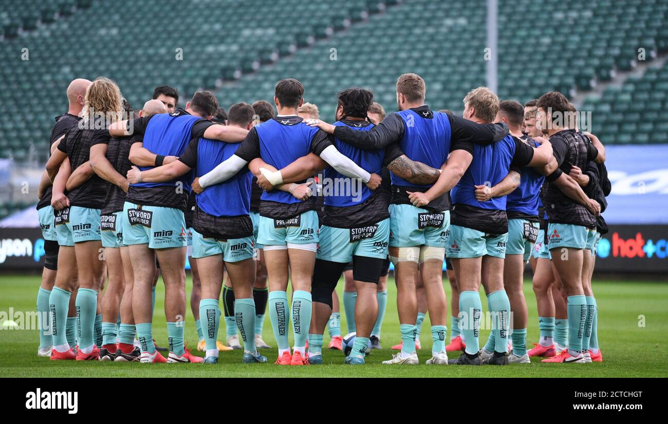 English rugby huddle hi-res stock photography and images - Alamy