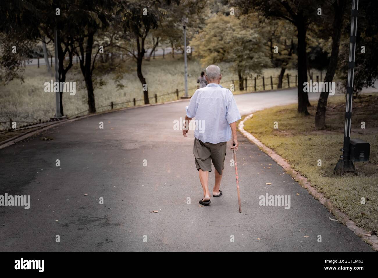 Old man walking away hi-res stock photography and images - Alamy
