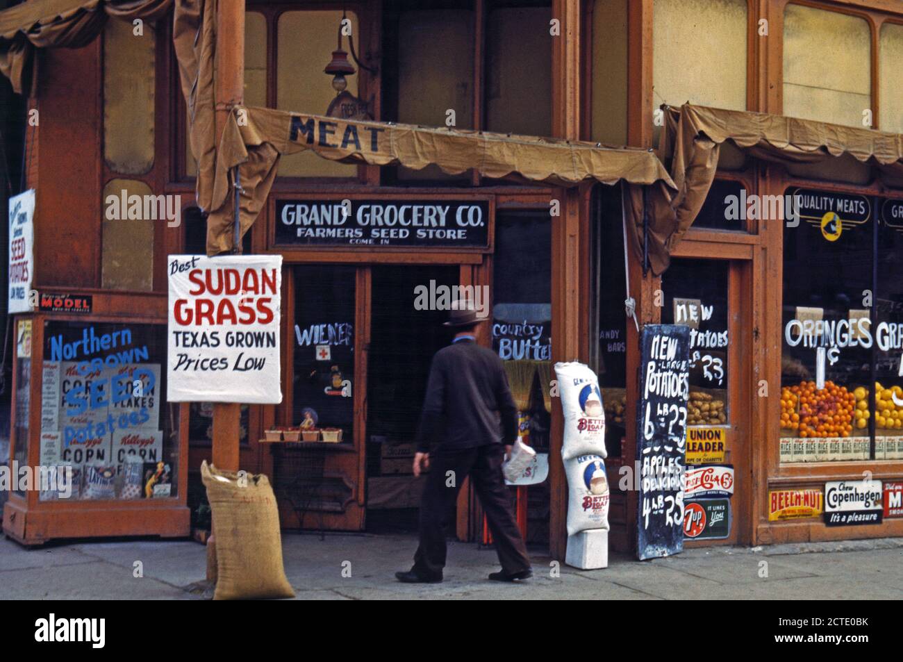1940s Feed Store High Resolution Stock Photography and Images Alamy