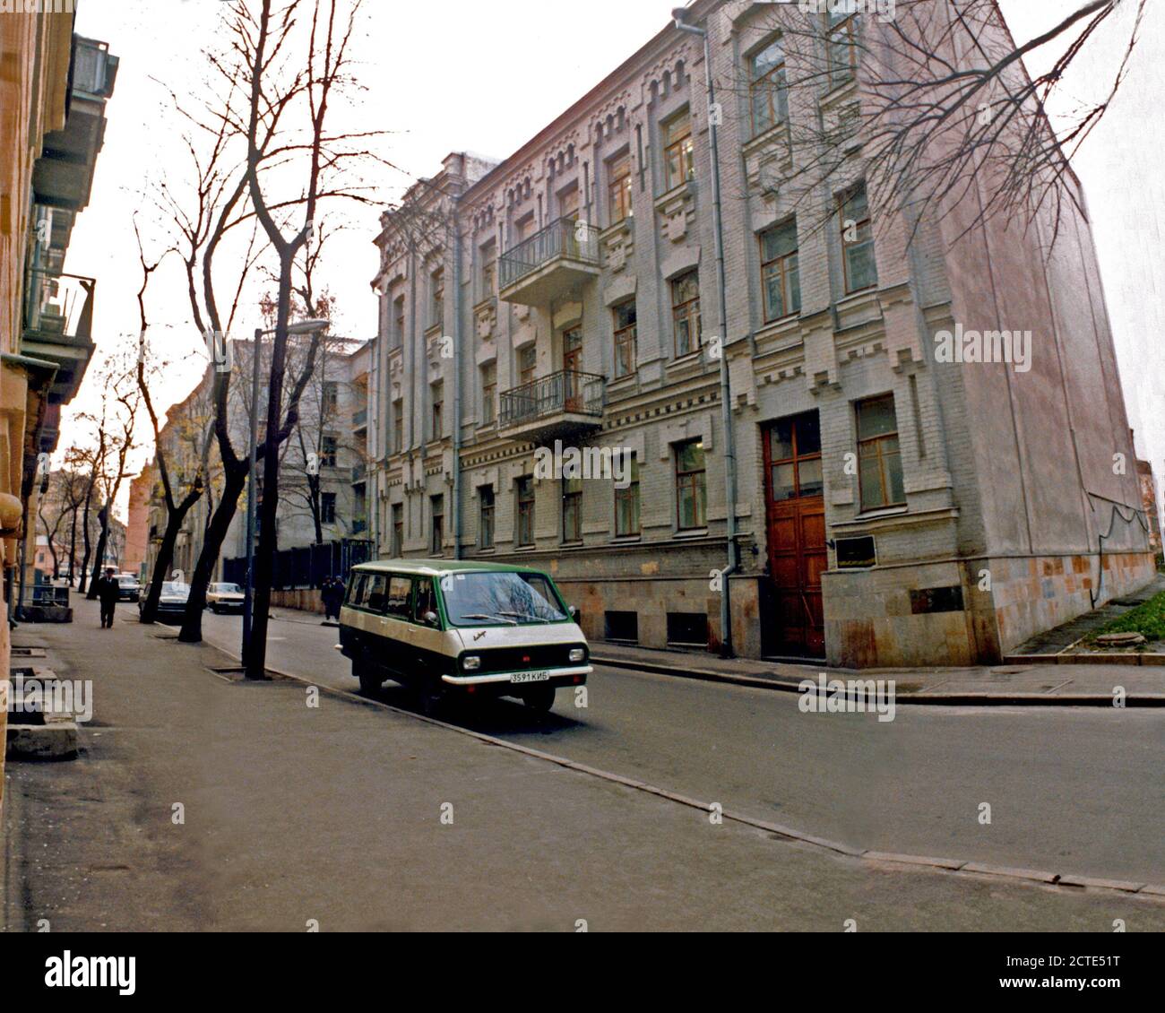 Kiev, Ukraine - May 3, 2019: BMW 7 Near the Louis Vuitton Clothing Store  Editorial Image - Image of driver, chrome: 146932675