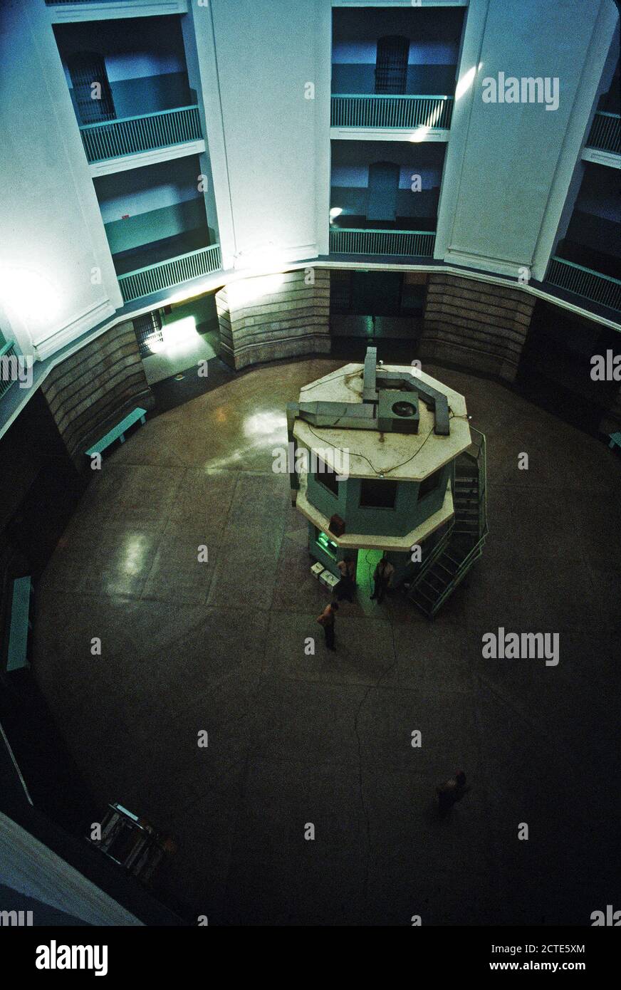 1977 - Personnel man a control tower in the rotunda of the US Disciplinary Barrcks at Fort Leavenworth Stock Photo