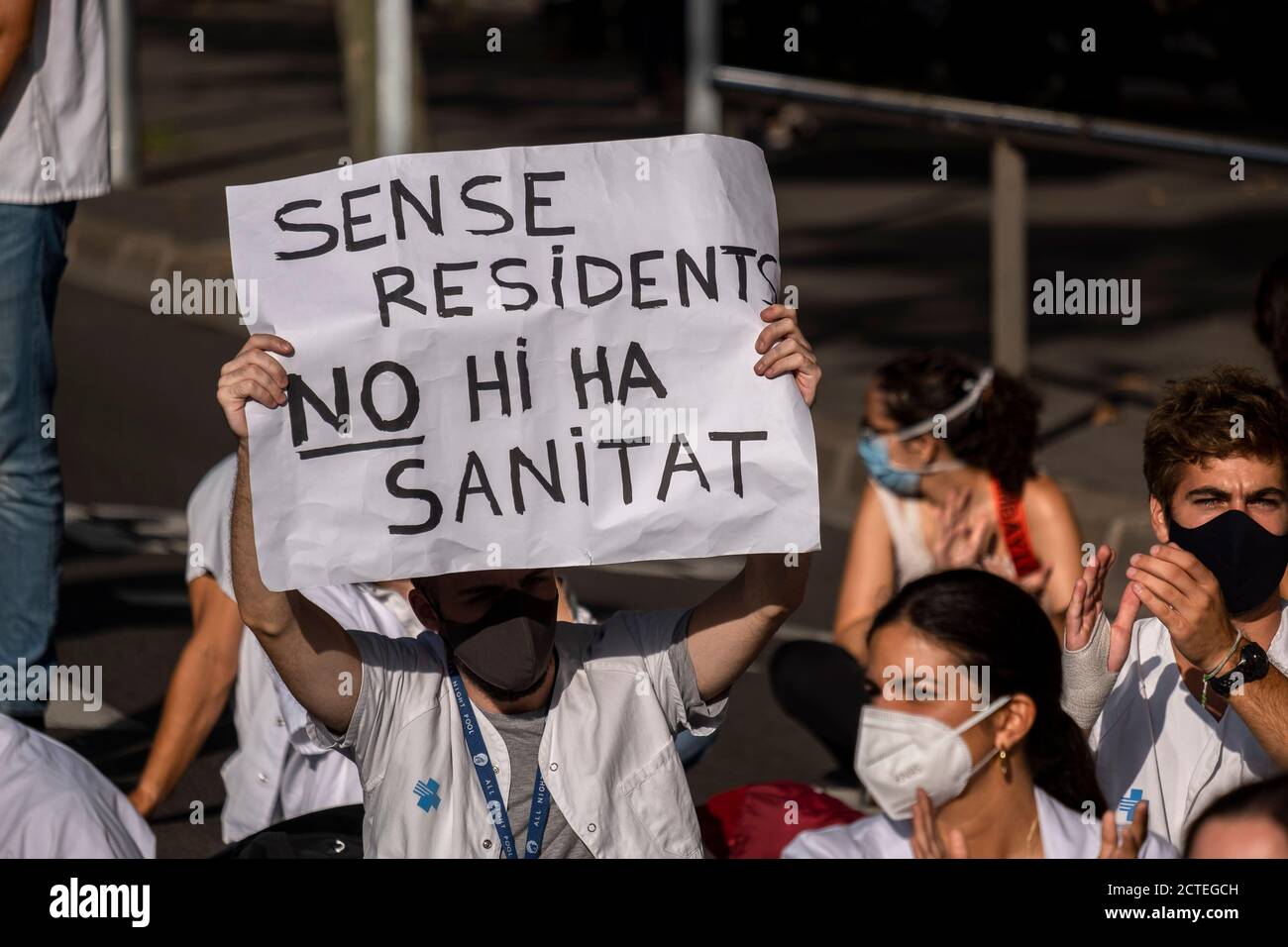 Barcelona, Spain. 22nd Sep, 2020. A resident medical intern (MIR) wearing a  facemask is seen showing placard saying without resident doctors there is  no health.Second day of strike by Resident Internal Physicians (