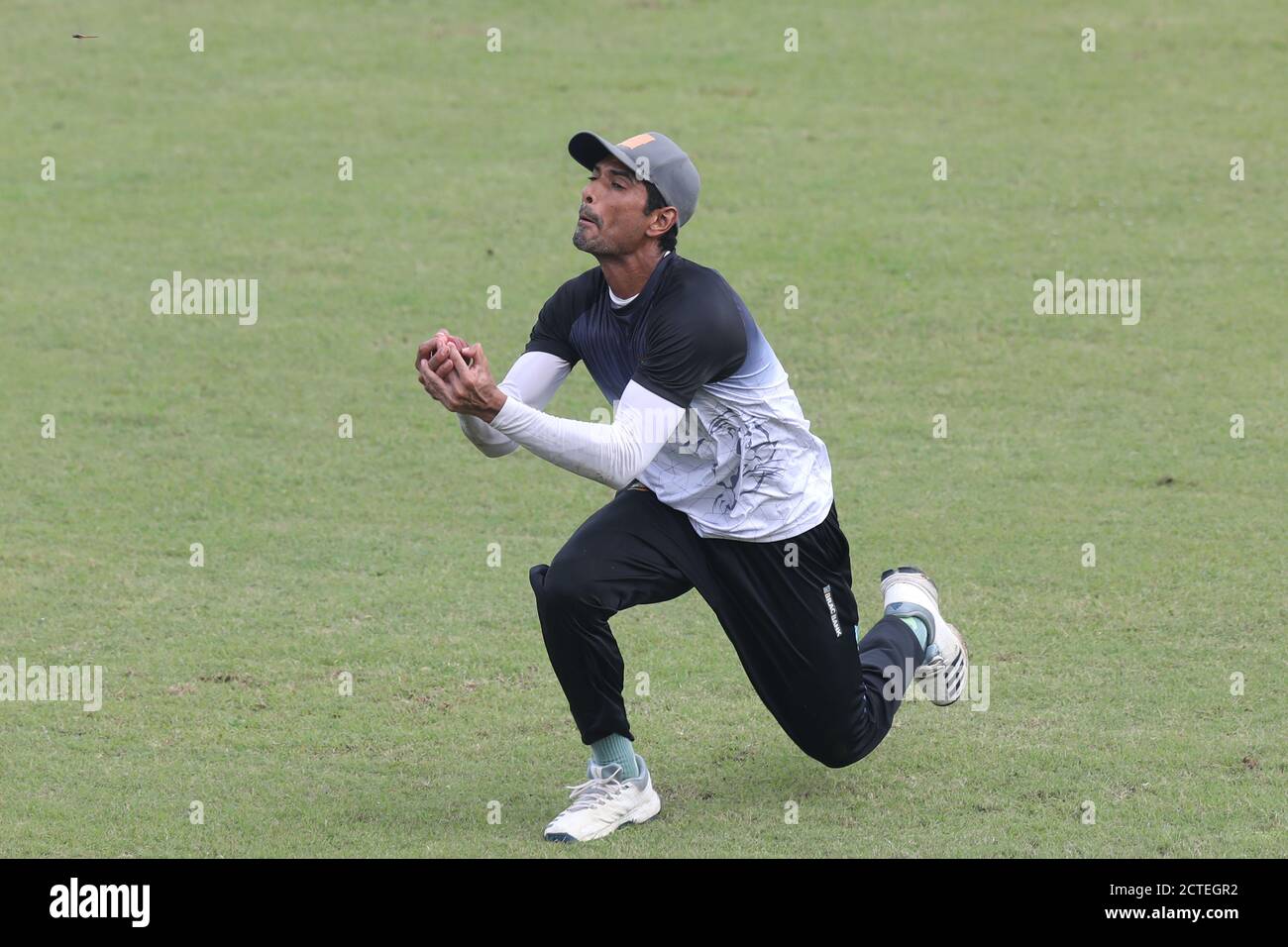 Dhaka, Bangladesh. 22nd Sep, 2020. Bangladesh National Cricket Team Player Mahmudullah in action during practice session at Sher-e-Bangla National Cricket Stadium.Bangladesh is likely to play two tests in Kandy and the third in Colombo, with the side tour Sri Lanka this month. A tentative fixture has been chalked by the Bangladesh Cricket Board and Sri Lanka Cricket which will be revealed ahead of the series. Credit: SOPA Images Limited/Alamy Live News Stock Photo