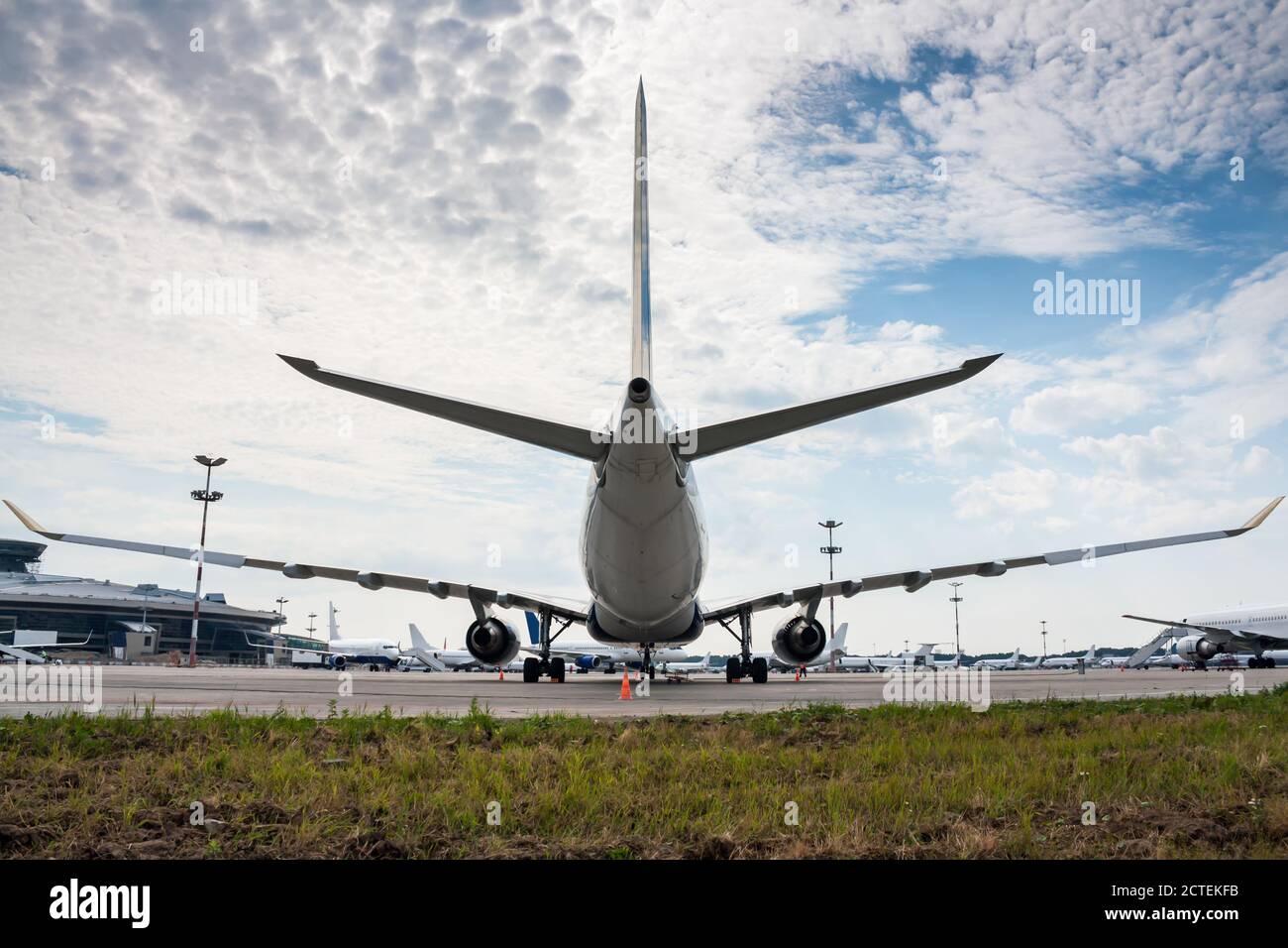 Airplanes on the apron of a large airport Stock Photo - Alamy