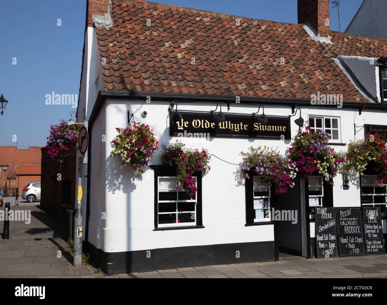 Ye Olde Whyte Swanne Hi res Stock Photography And Images Alamy