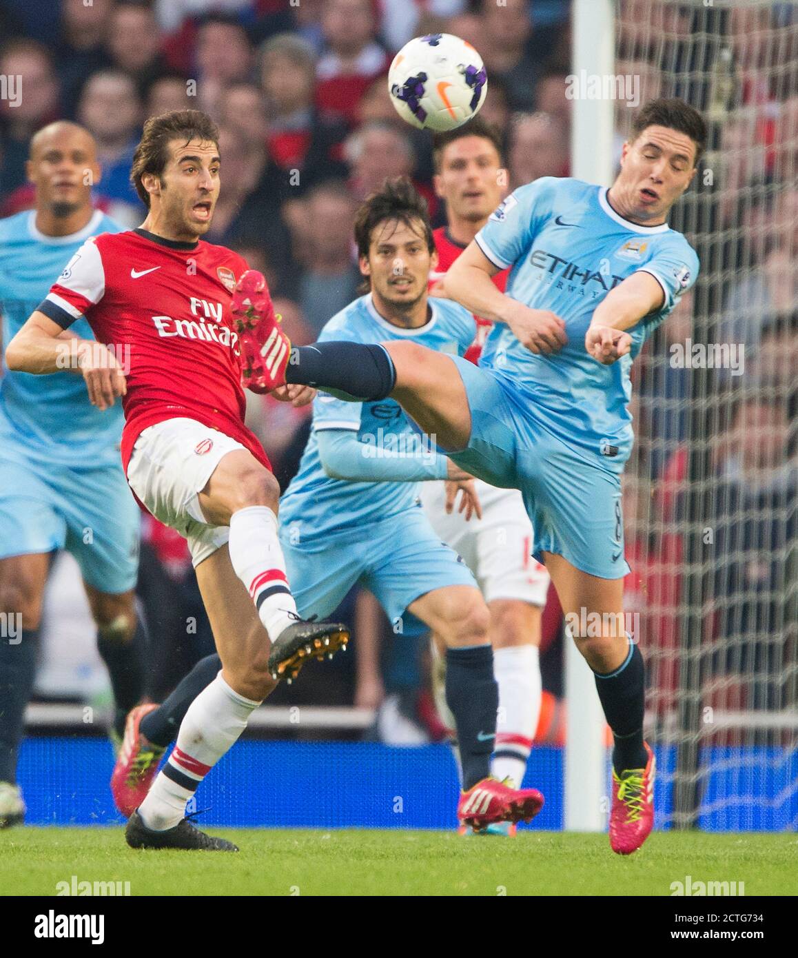 FLAMINI BATTLES FOR THE BALL WITH NASRI ARSENAL v MANCHESTER CITY, PREMIER LEAGUE - EMIRATES STADIUM PICTURE: © MARK PAIN /ALAMY Stock Photo