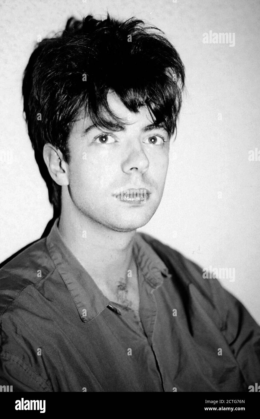 Ian McCulloch of Echo & the Bunnymen during a photoshoot in a hotel. London, May 15, 1985 | usage worldwide Stock Photo
