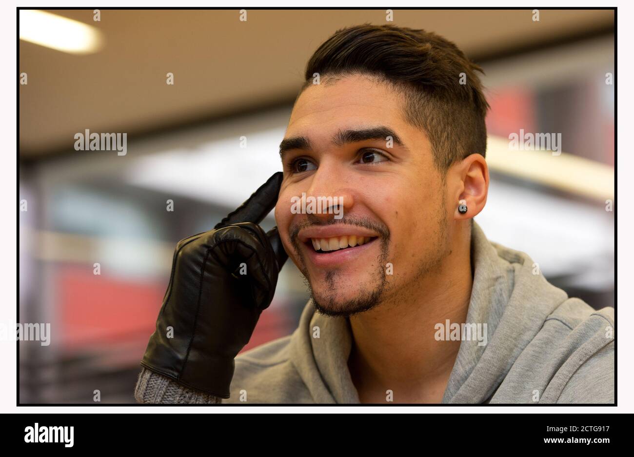 LOUIS SMITH, GB OLYMPIC GYMNAST AT THE LONDON 2012, DISCUSSES HIS RETURN TO COMPETITIVE FITNESS.       PICTURE CREDIT :  © MARK PAIN / ALAMY Stock Photo