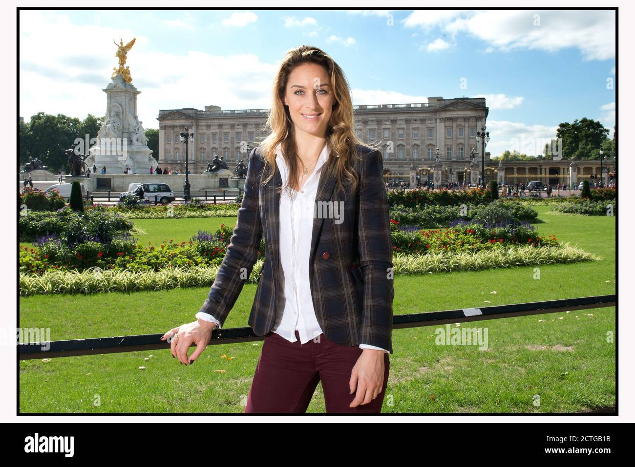 BRITISH SKELETON OLYMPIC CHAMPION AMY WILLIAMS PHOTOGRAPHED IN FRONT OF BUCKINGHAM PALACE.   PICTURE CREDIT : © Mark Pain / ALAMY STOCK PHOTO Stock Photo