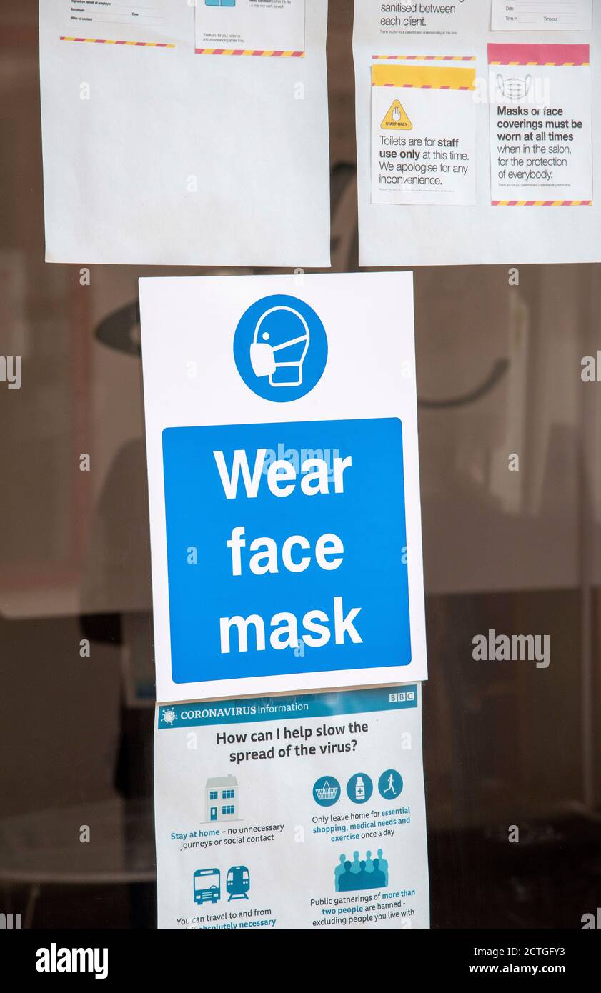Customers must wear face masks hi-res stock photography and images - Alamy