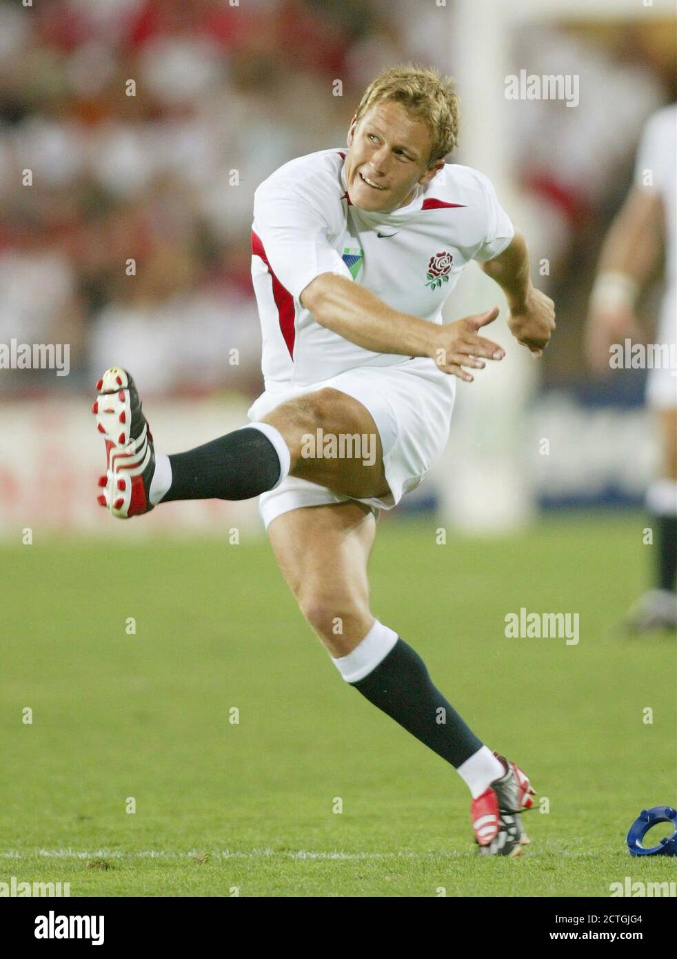 JONNY WILKINSON. ENGLAND v AUSTRALIA. RUGBY WORLD CUP FINAL, SYDNEY 2003  PICTURE CREDIT : © MARK PAIN / ALAMY STOCK PHOTO Stock Photo