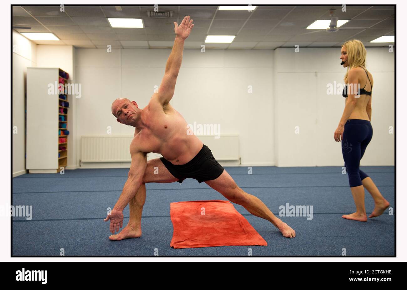 Bikram yoga class hi-res stock photography and images - Alamy