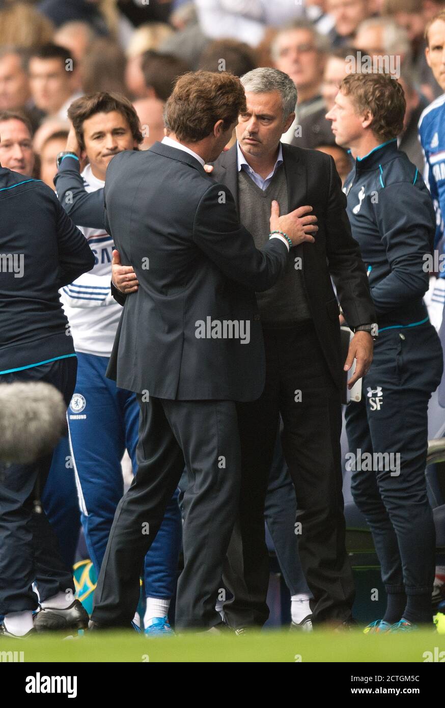 ANDRE VILLAS BOAS AND JOSE MOURINHO  TOTTENHAM HOTSPUR v CHELSEA  PREMIER LEAGUE 28/9/2013 PICTURE CREDIT :  © MARK PAIN / ALAMY STOCK PHOTO Stock Photo