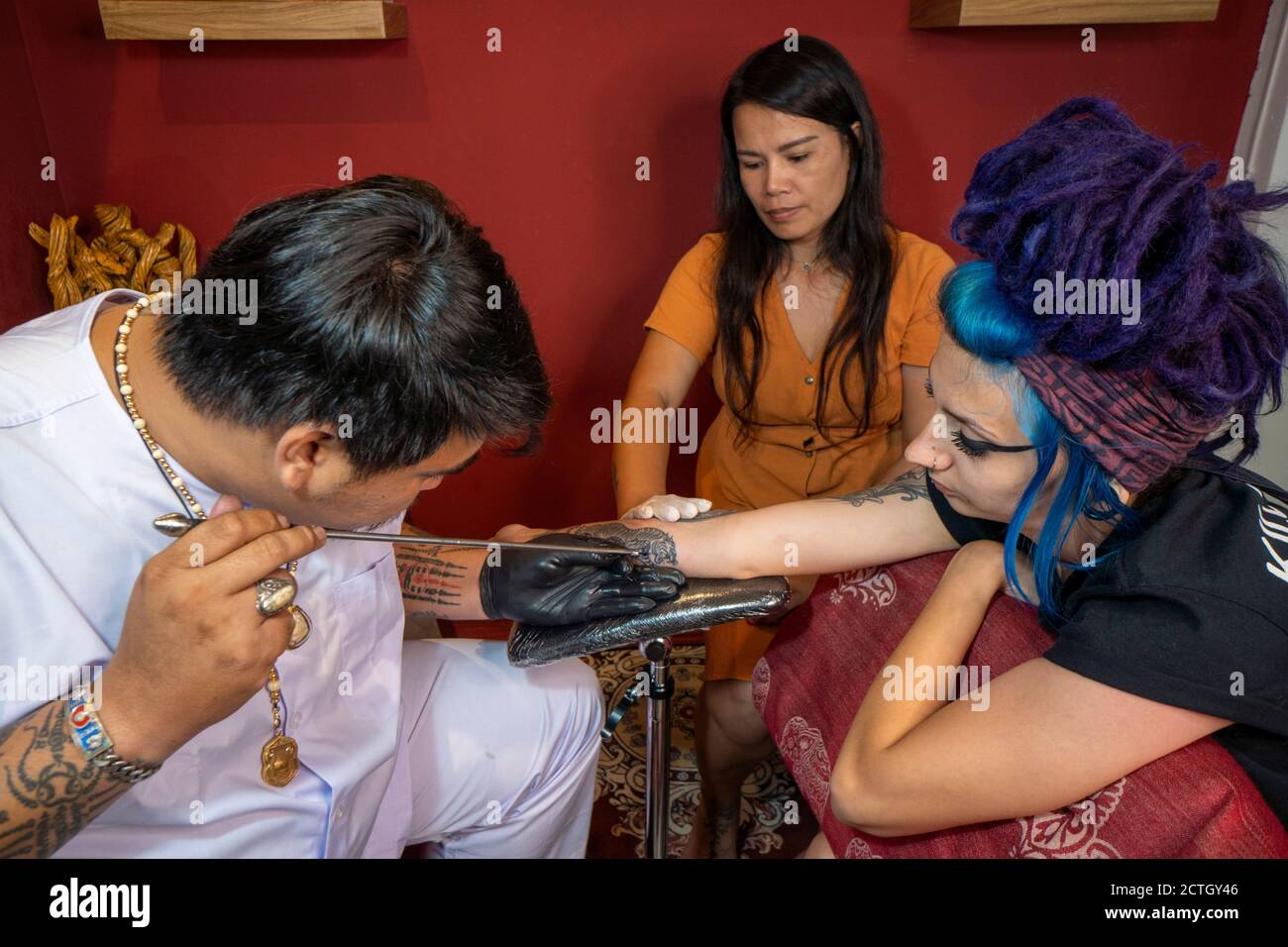 Thai girl tattoo hi-res stock photography and images - Alamy