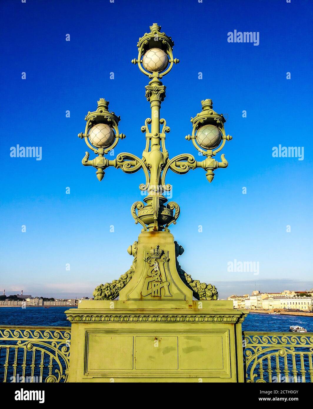 Old trinity bridge hi-res stock photography and images - Alamy