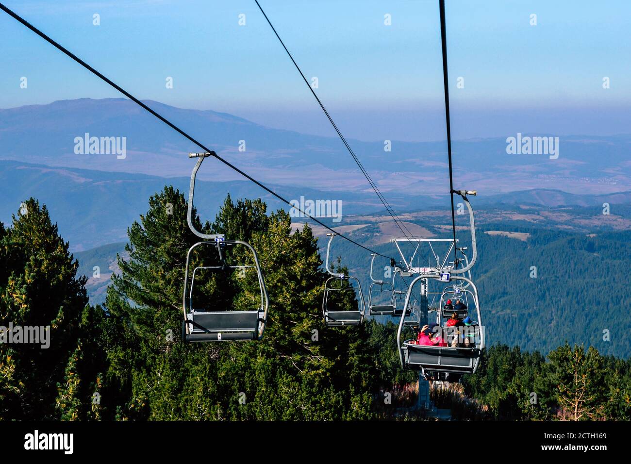 Gondola lift blue mountain hi-res stock photography and images - Alamy