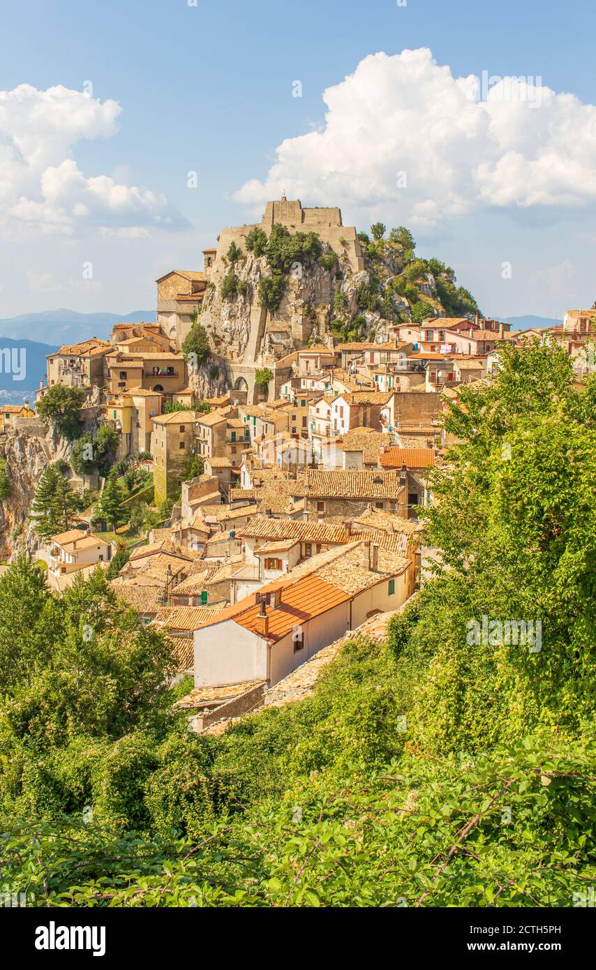 One of the most picturesque villages of the Apennine Mountains, Cervara lies around 1000 above the sea level, watching the Aniene river valley Stock Photo