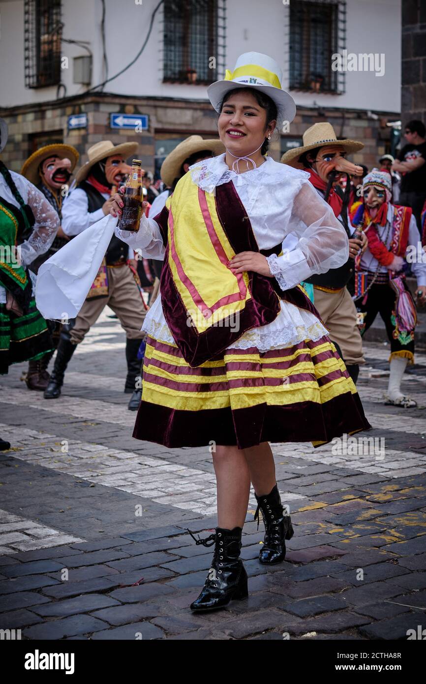 white on white fashion /// dressing up in Cusco, Peru