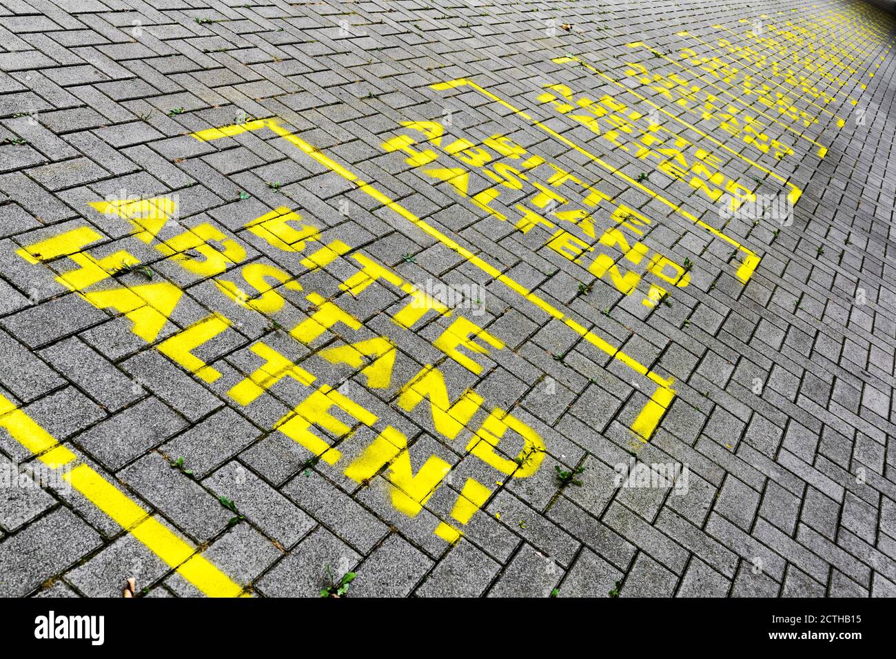 Dortmund, September 23rd, 2020: PLEASE KEEP YOUR DISTANCE! Markings on the floor in front of the BvB09 fan shop at Signal Iduna Park (Westfalenstadion) in Dortmund   ---   Dortmund, 23.09.2020: > BITTE ABSTAND HALTEN!< Markierungen auf dem Boden vor dem Fanshop des BvB09 am Signal Iduna Park (Westfalenstadion) in Dortmund Stock Photo
