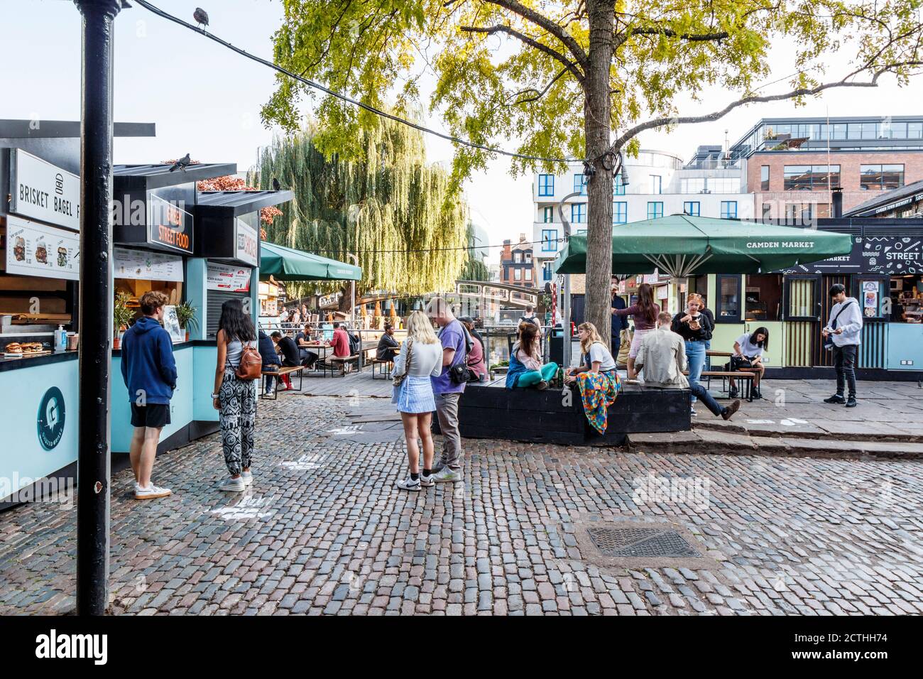 London street food market young hi-res stock photography and images - Alamy