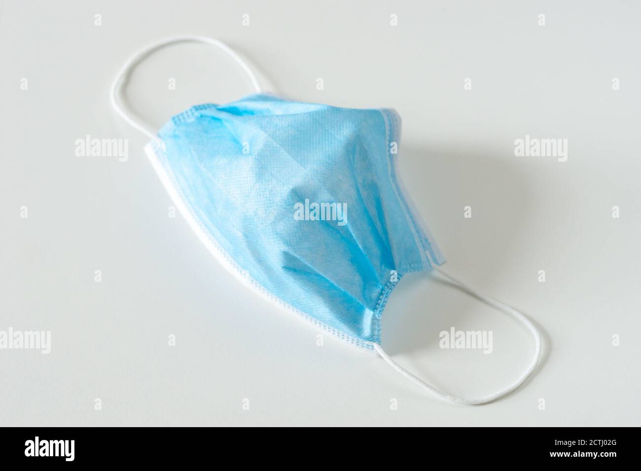 Download Disposable Face Mask High Resolution Stock Photography And Images Alamy Yellowimages Mockups