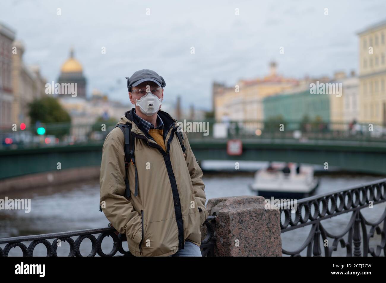 Mature man with respirator in the center od Saint Petersburg. New normal during COVID-19 pandemic Stock Photo