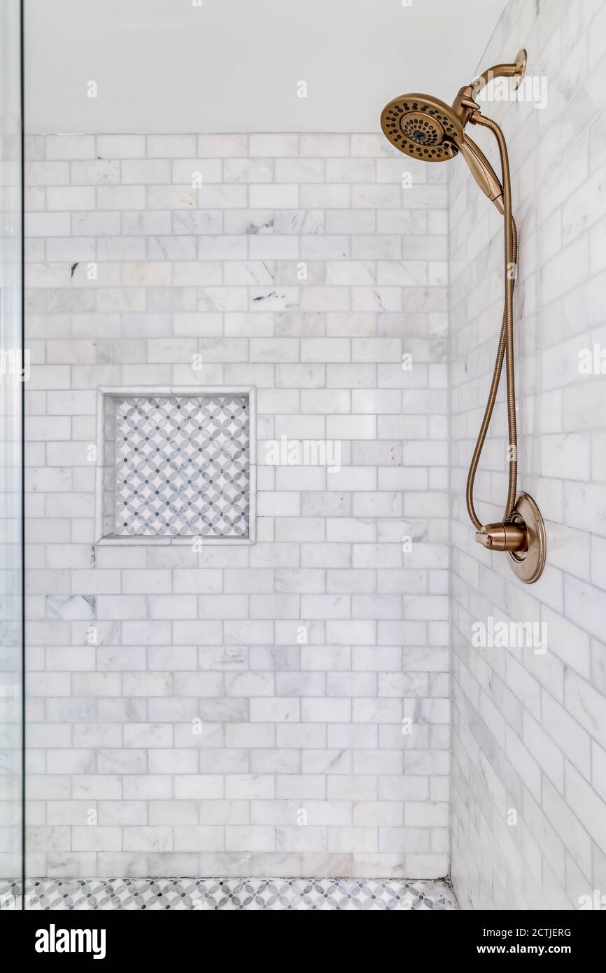 White Subway Tiles With Shelves In Shower Stock Photo - Download Image Now  - Shower, Shelf, Tile - iStock