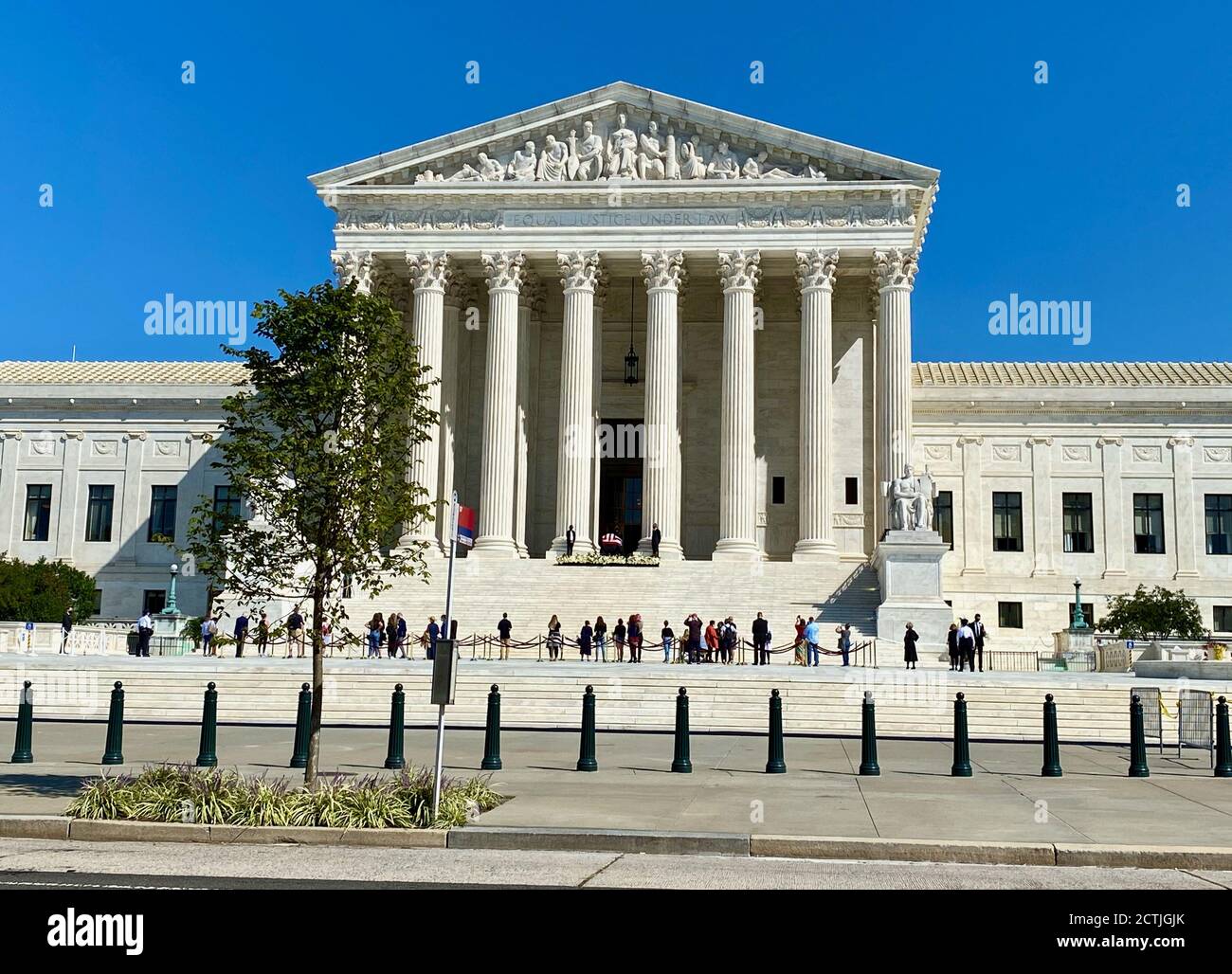 Washington Dc, Washington DC, USA. 23rd Sep, 2020. Ruth Bader Ginsberg's body lies in repose on the Supreme Court Steps, Wednesday, Sept 23, where the public is lining up to pay respects. Credit: Amy Katz/ZUMA Wire/Alamy Live News Stock Photo