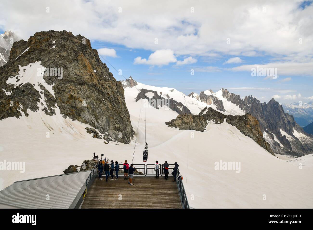 Vallée Blanche Cable Car linking Pointe Helbronner Italian peak to the French peaks of Aiguille du Midi by passing over the Mont Blanc massif, Italy Stock Photo