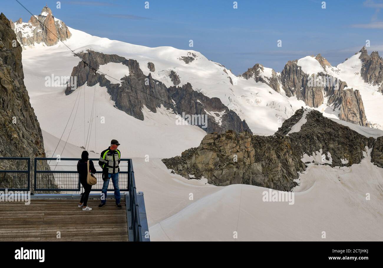 A couple of tourists waiting for a cabin at the Vallée Blanche cableway station of Pointe Helbronner on the French-Italian border, Courmayeur, Italy Stock Photo
