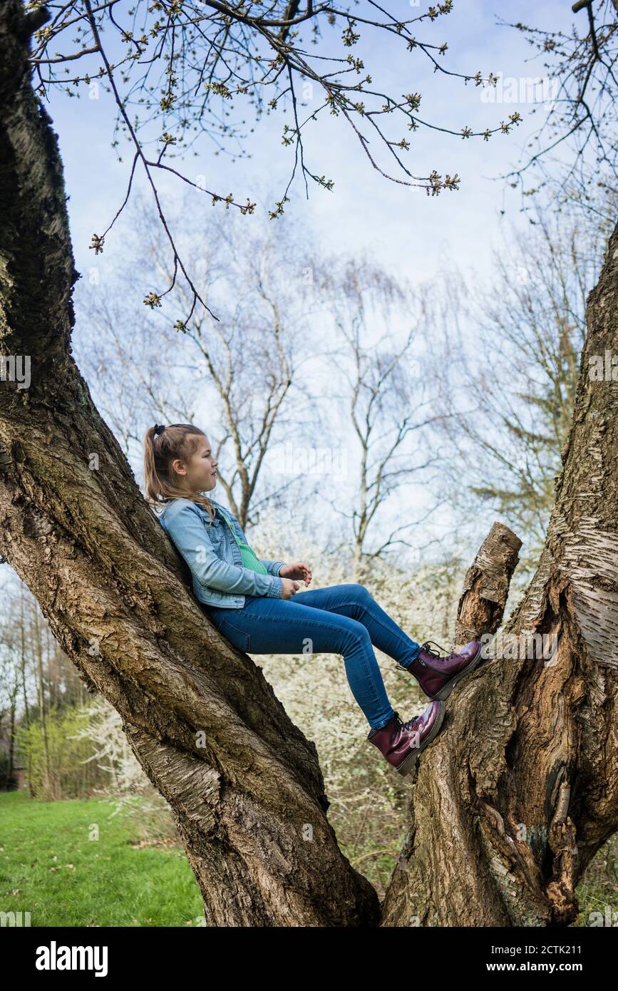 Girl in public hi-res stock photography and images - Alamy