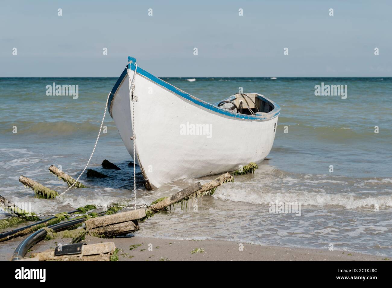 Coastal scene boat hi-res stock photography and images - Alamy