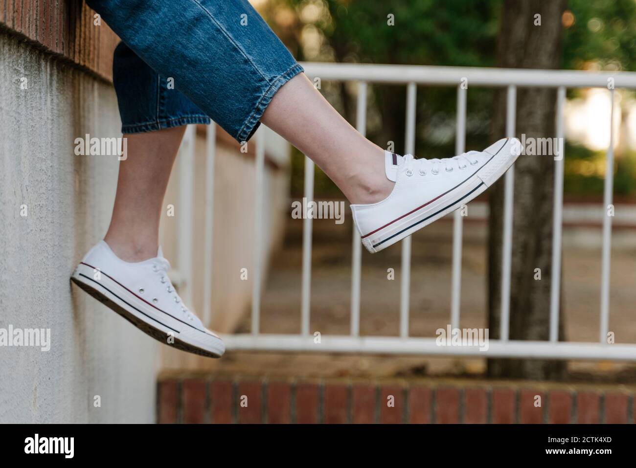 Dangle legs hi res stock photography and images alamy