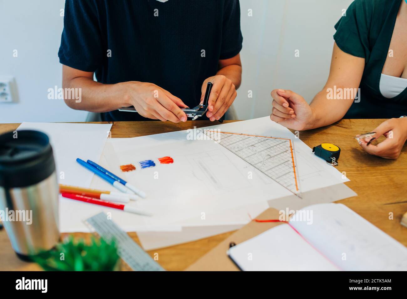 Coworkers project hi-res stock photography and images - Alamy