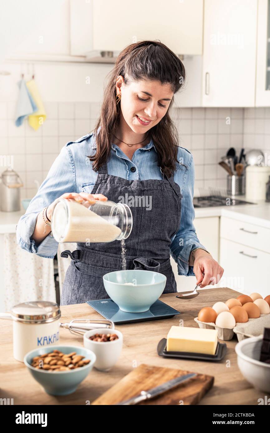 https://c8.alamy.com/comp/2CTKBDA/beautiful-woman-weighing-flour-on-kitchen-scale-for-baking-cake-at-home-2CTKBDA.jpg