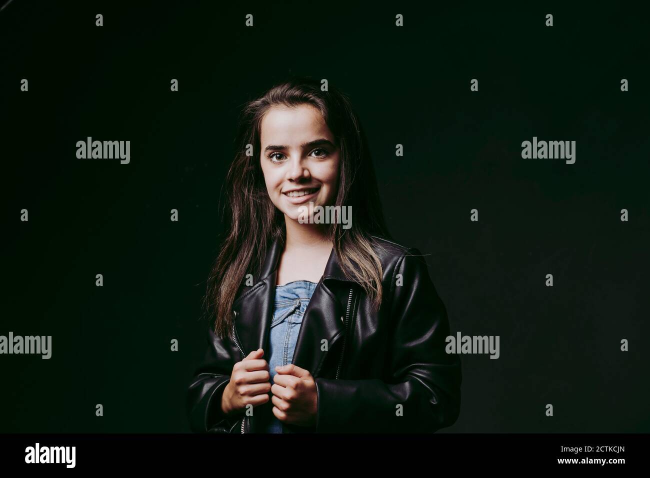 Girl wearing black leather jacket hi-res stock photography and images ...