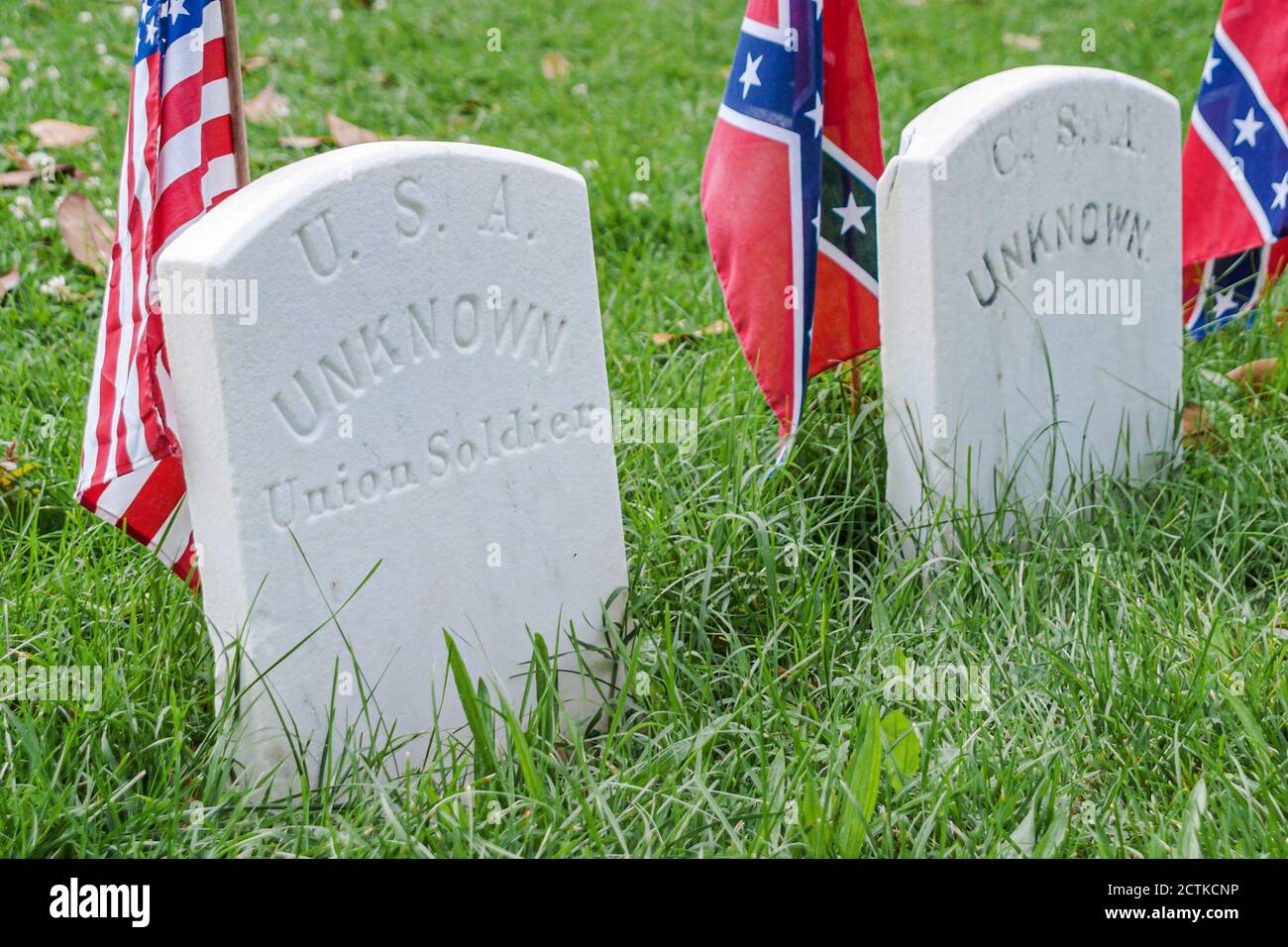 Virginia Appomattox Court House National Historic Park,Confederate cemetery burial ground,graves grave flag tombstone tombstones unknown soldier soldi Stock Photo