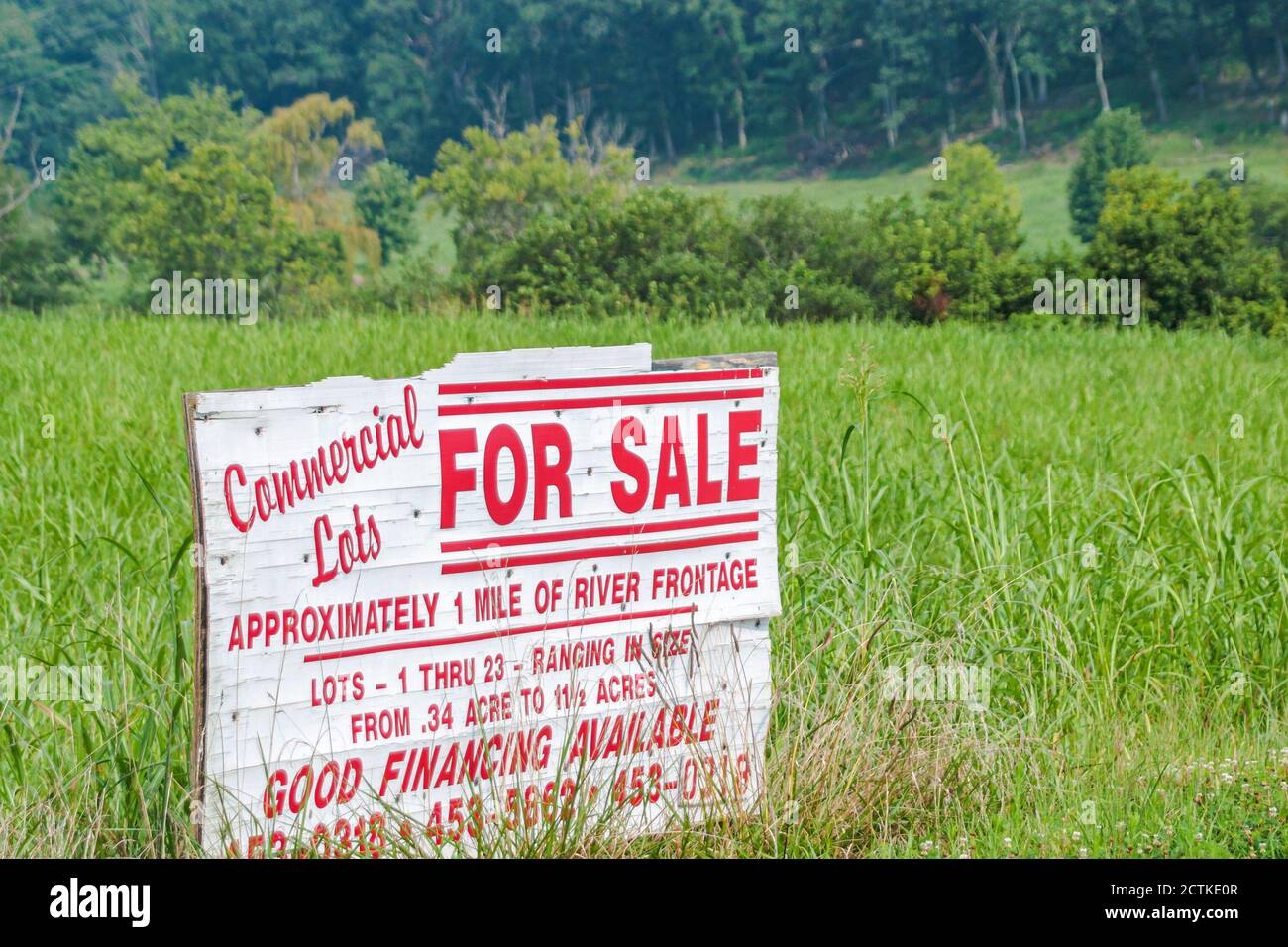 Commerical land lots sale sign hires stock photography and images Alamy