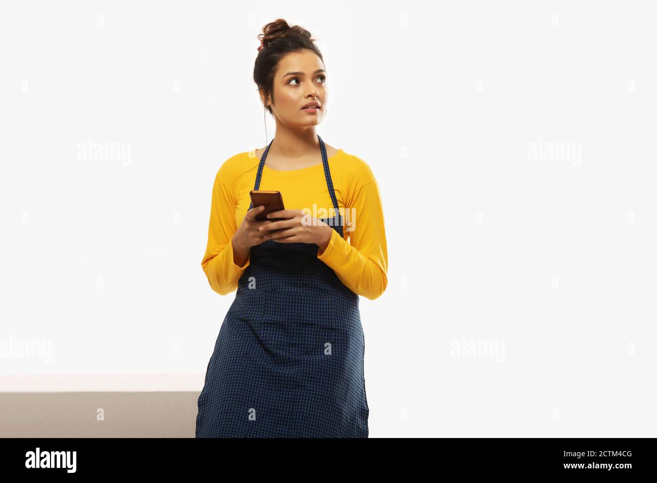 Black apron woman hi-res stock photography and images - Alamy