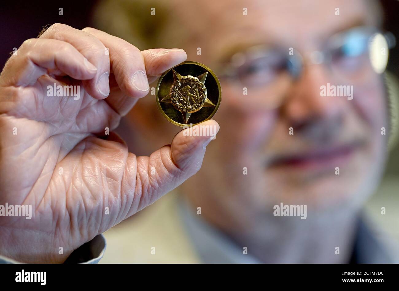 Berlin, Germany. 18th Sep, 2020. Stefan Wolle, historian shows a replica of the order 'Hero of Labour' in the GDR Museum. Credit: Britta Pedersen/dpa-Zentralbild/ZB/dpa/Alamy Live News Stock Photo